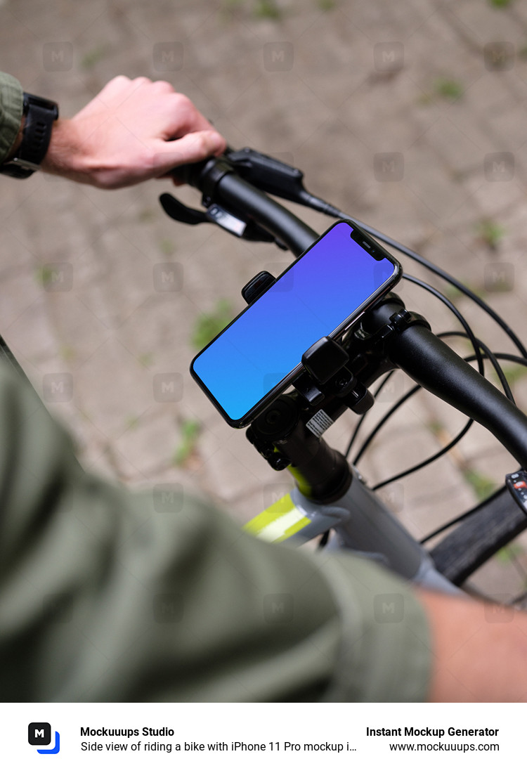 Vista lateral de la conducción de una bicicleta con el iPhone 11 Pro mockup en el soporte de la bicicleta