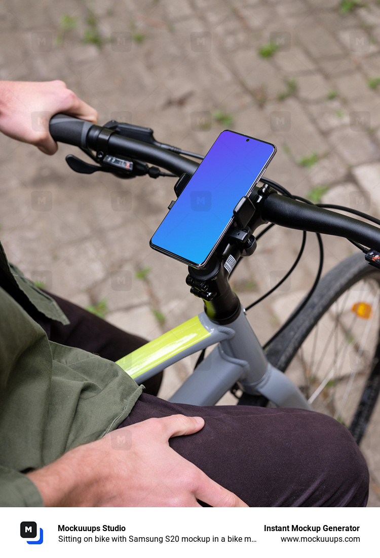 Sentado en la bicicleta con el Samsung S20 mockup en un soporte para bicicletas