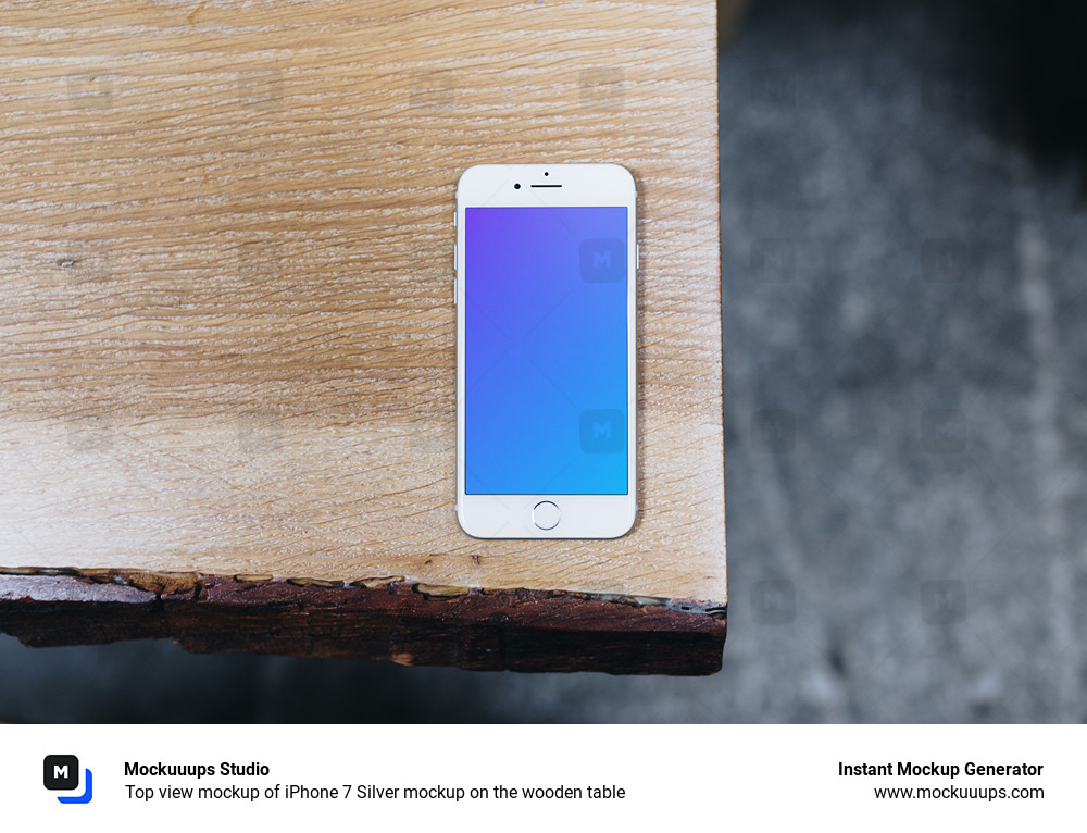 Vista superior mockup del iPhone 7 Plata mockup sobre la mesa de madera