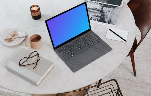 Microsoft Surface Laptop mockup en la mesa
