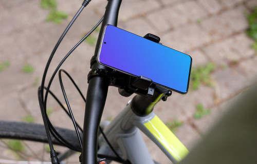 Imagen de cerca del Samsung S20 mockup en un soporte para bicicleta