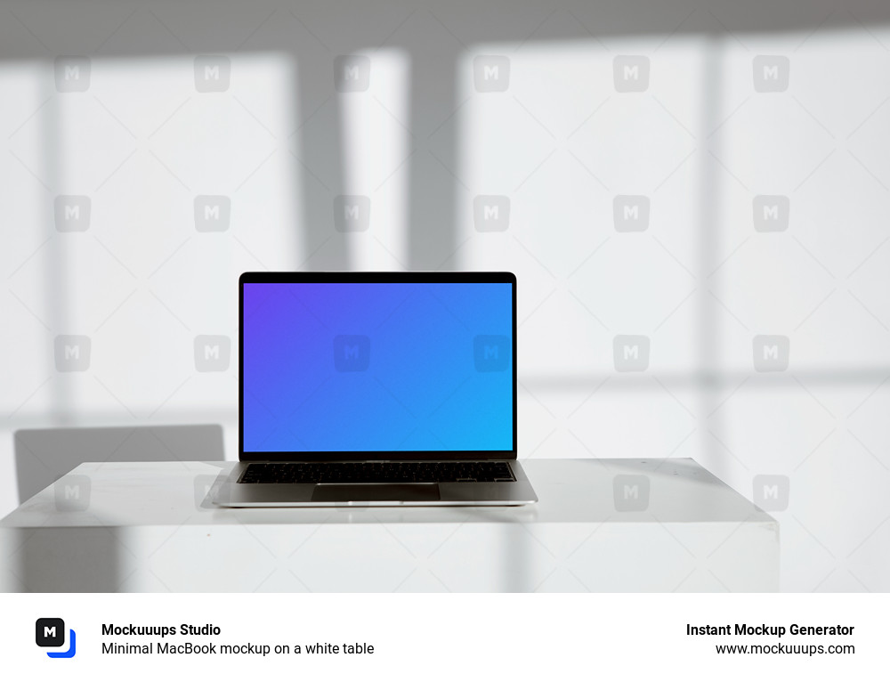 MacBook minimalista mockup sobre una mesa blanca