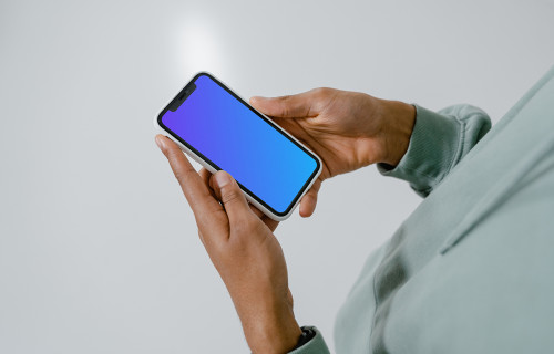 iPhone mockup en la mano del usuario