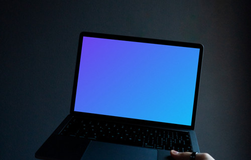 MacBook mockup en el entorno oscuro